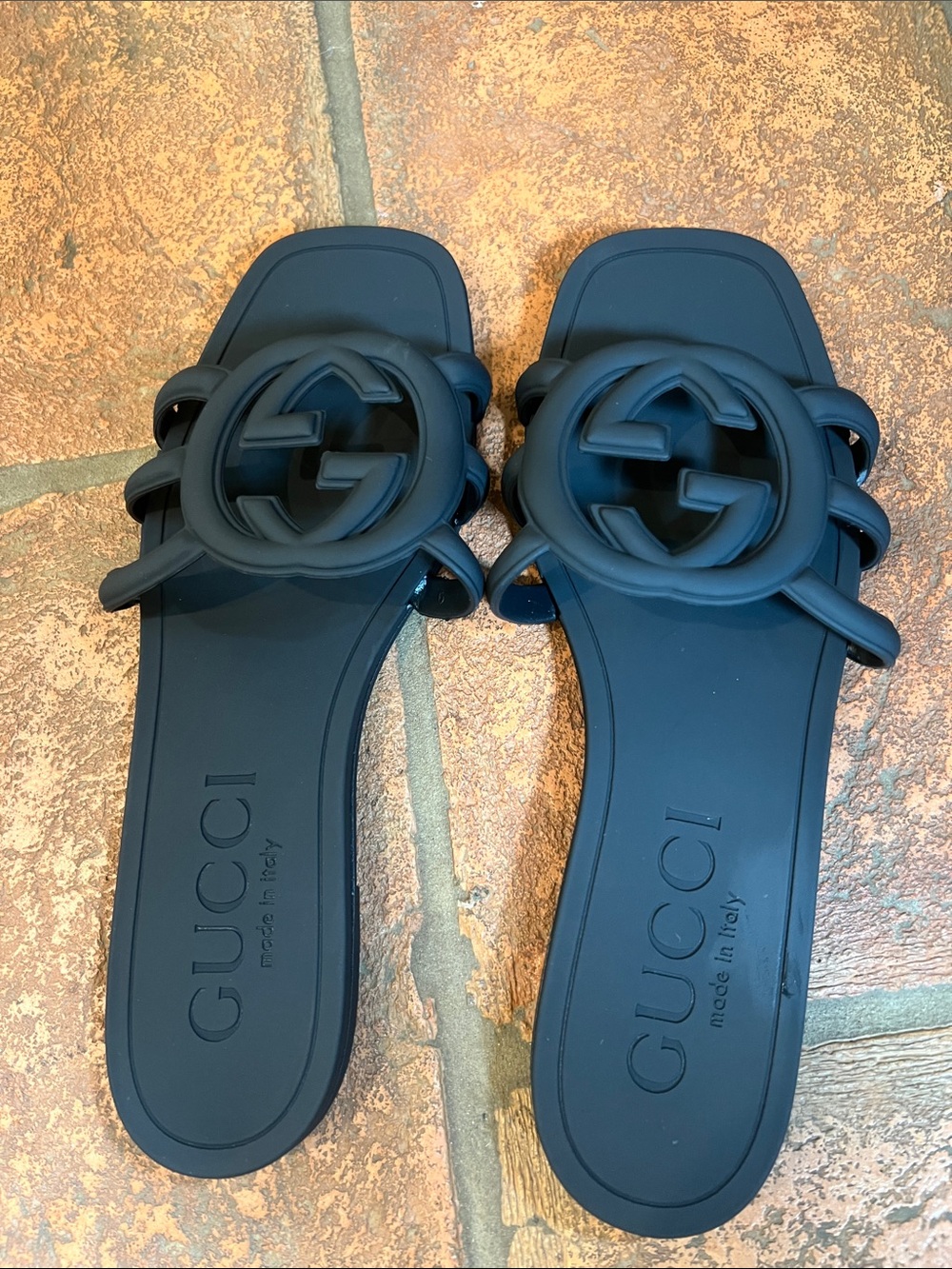 Gucci Black Rubber Interlocking G Slide Sandals size 7 with dust bag - Picture 3 of 8